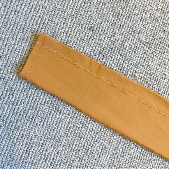 Girlfriend Collective Compressive Pocket Legging in Twig (XS) - Picture 9 of 9